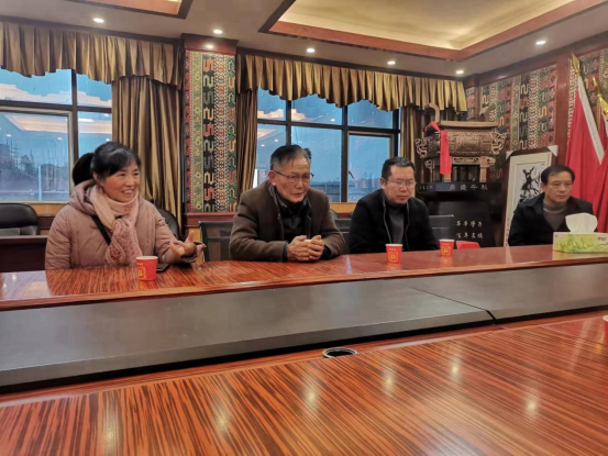 情系三中促发展，奖教助